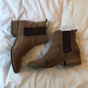 GAP suede Chelsea boots